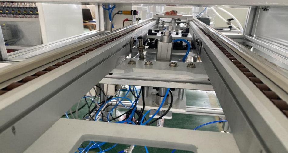 yp街机特瓷陶瓷橡胶复合衬板硫化喷胶线